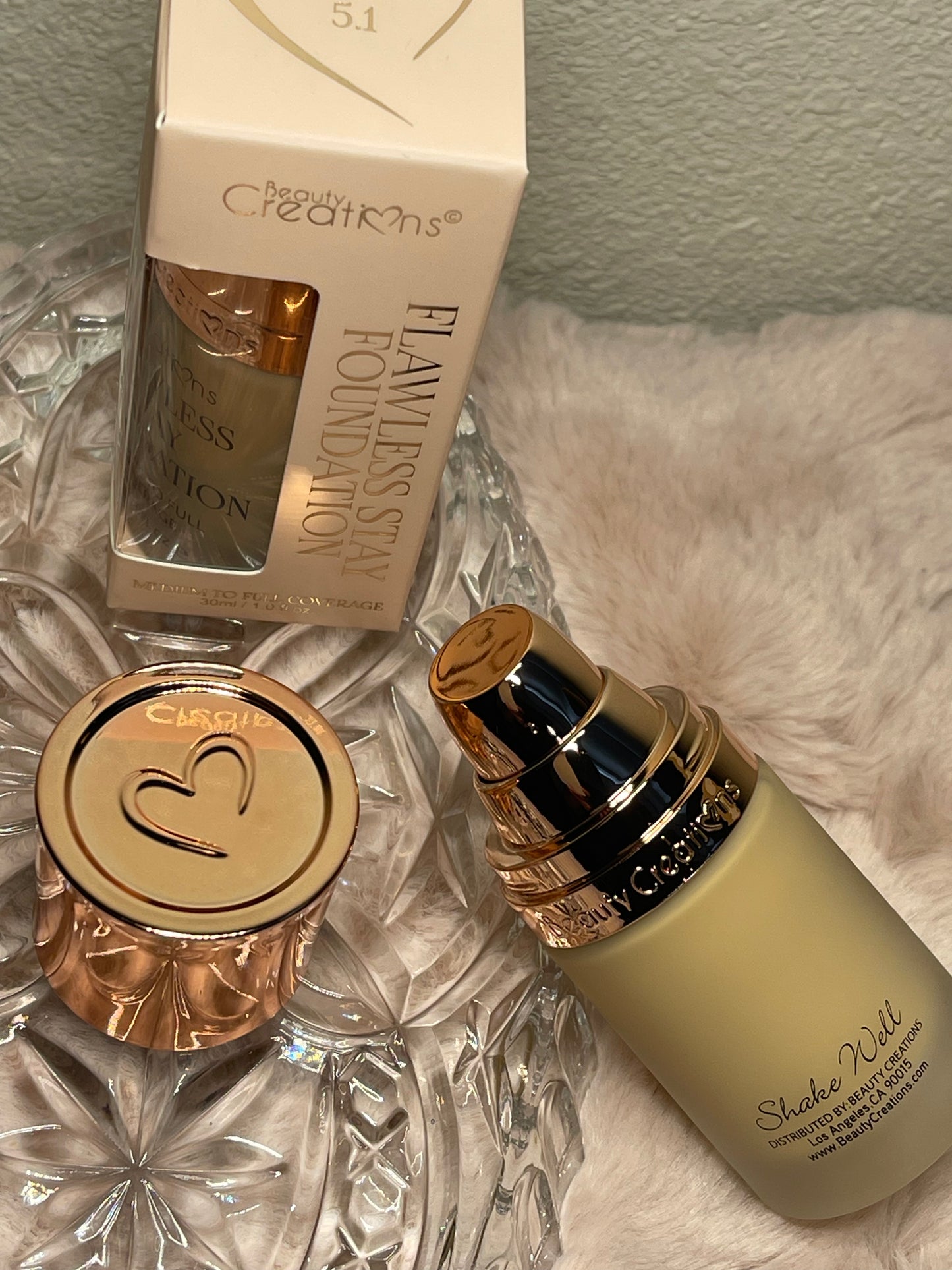 FLAWLESS STAY FOUNDATION / BY  BEAUTY CREATIONS